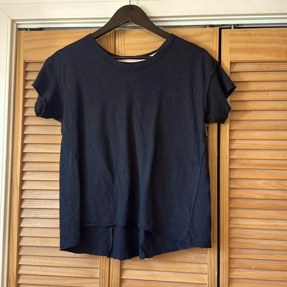 PILCRO black scoop neck tee, ample cut. Says XS but fits M. cotton/linen